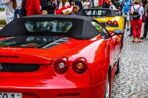 Germania, fulda - luglio 2019 rosso ferrari f430 genere f131 cabrio è un' gli sport auto prodotta di il italiano automobile fabbricante ferrari a partire dal 2004 per 2009 come un' successore per il ferrari 360. il auto è un u foto