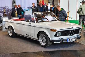 friedrichshafen - Maggio 2019 bianca BMW 02 1600 1967 cabrio a mondo dei motori classici bodensee su Maggio 11, 2019 nel friedrichshafen, Germania foto