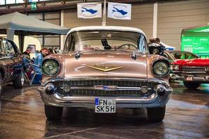 friedrichshafen - Maggio 2019 sabbia Marrone chevrolet bel aria 1957 berlina a mondo dei motori classici bodensee su Maggio 11, 2019 nel friedrichshafen, Germania foto