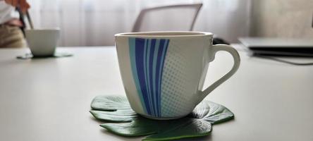 mattina tazza di caffè su ufficio incontro giorno foto