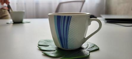 mattina tazza di caffè su ufficio incontro giorno foto