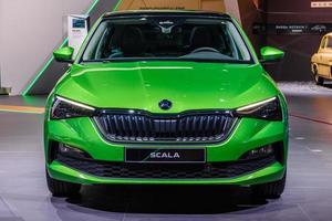 francoforte, germania - settembre 2019 auto di famiglia combinata verde lime skoda scala station wagon basata su vision rs, mostra automobilistica internazionale iaa foto