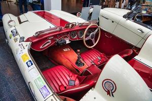 friedrichshafen - Maggio 2019 rosso interno di beige austin-healey 3000 1962 da corsa cabrio roadster a mondo dei motori classici bodensee su Maggio 11, 2019 nel friedrichshafen, Germania foto