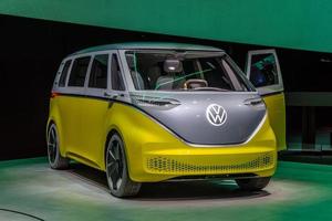 francoforte, Germania - settembre 2019 giallo grigio volkswagen vw id ronzio o vw elettrico microbus, è un elettrico minivan basato su il elettrico meb piattaforma, iaa internazionale il motore mostrare auto mostra foto