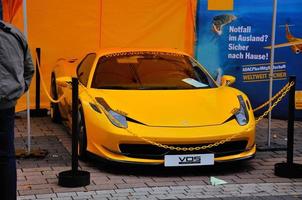 francoforte - settembre 14 Vos - visione di velocità ferrari 458 ragno presentata come mondo prima a il 65 ° iaa internationale automobil Ausstellung su settembre 14, 2013 nel francoforte, Germania foto