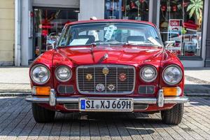 Germania, limburgo - apr 2017 rosso giaguaro xj coupe xj-c, xj6-c, xj12-c 1975 nel limburgo un der lahn, Assia, Germania foto
