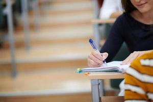 studenti gruppo nel anfiteatro foto