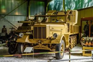 sinsheim, germania - maggio 2022 militare sabbia sd.kfz. 7 veicolo a motore speciale sonderkraftfahrzeug, veicolo a motore a traino medio 8t foto