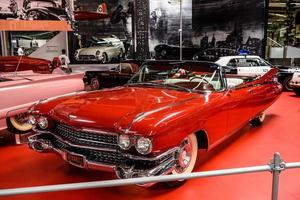 sinsheim, germania - maggio 2022 cabrio rosso cadillac eldorado biarritz foto