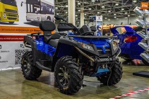 mosca - agosto 2016 atv cfomoto cforce presentato al mias moscow international automobile salon il 20 agosto 2016 a mosca, russia foto