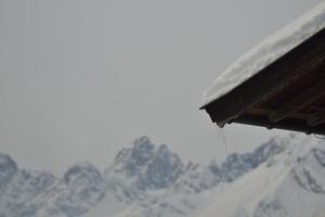 paesaggio montano invernale foto