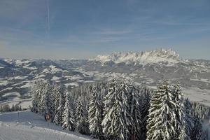 paesaggio montano invernale foto