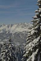 paesaggio invernale di montagna foto