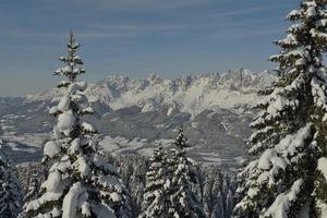 paesaggio invernale di montagna foto