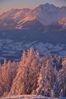 paesaggio invernale di montagna foto