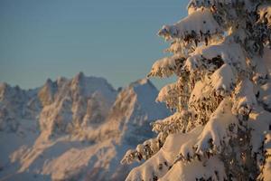 paesaggio montano invernale foto