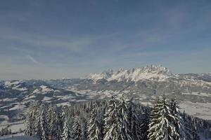 paesaggio montano invernale foto