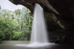 cantava chan cascata o chiaro di luna cascata uno di il iconico naturale punto di riferimento di turista nel Ubon Ratchathani Provincia di orientale Tailandia. foto