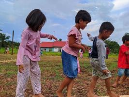 bambini giocando insieme, est Kalimatan, Indonesia, agosto, 13.2022 foto