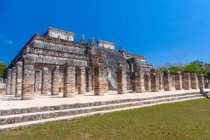 tempio dei guerrieri a chichen itza, quintana roo, messico. rovine maya vicino a cancun foto