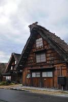 eredità triangolare di legno antico Villetta nel shirakawago unesco villaggio nel Giappone foto