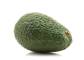 fresco avocado su bianca sfondo foto