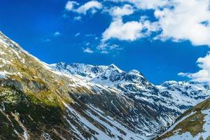 Alpi montagne coperto con neve e Ghiaccio, passaggio fluviale, davos, gr foto