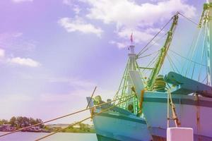 testa pesca barca nel il fiume, filtro effetto foto