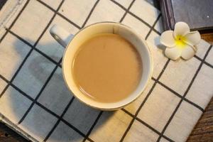 un' tazza di cioccolato latte foto