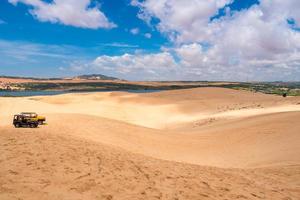 giallo sabbia dune nel mui ne è un' popolare turista destinazione di Vietnam foto