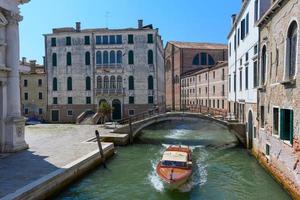 Barche andare in barca nel il Venezia canali foto