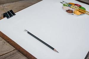 disegno tavola con carta su scrivania foto