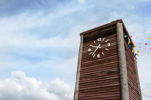 Marrone di legno orologio Torre nel Tailandia foto