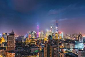 skyline di notte di Shanghai