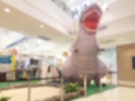 Bambola nel shopping centro commerciale sfocatura sfondo di illustrazione, astratto sfocato foto