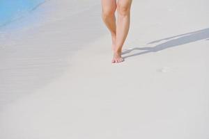 bella griglia sulla spiaggia divertiti foto