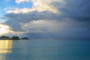 paesaggio tropicale della spiaggia foto