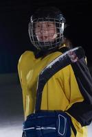 adolescente ragazza ghiaccio hockey giocatore ritratto foto