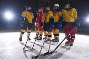 adolescente ragazze ghiaccio hockey sport Giocatori foto