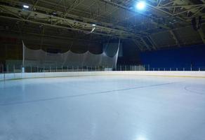 vuoto ghiaccio pista di pattinaggio, hockey arena foto