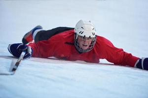 ghiaccio hockey giocatore nel azione foto