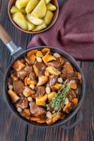 bourguignon di manzo - stufato di manzo francese foto