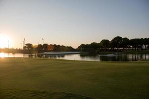 golf corso su tramonto foto