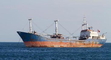 carico nave nel Istanbul foto