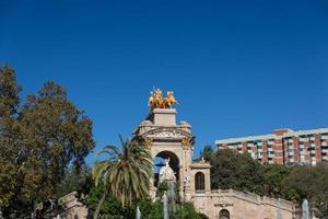 Barcellona, Spagna, 2022 - Barcellona ciudadela parco lago Fontana con d'oro quadriga di aurora foto