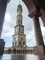 urbano fotografia, minareto islamico centro samarinda est kalimantan foto