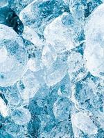 la forma del cubetto di ghiaccio è stata regolata per aggiungere colore, ti aiuterà a rinfrescarti e farti sentire bene. foto