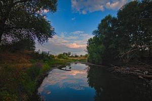 tramonto e il fiume foto