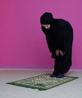 musulmano donna namaz preghiere Allah foto