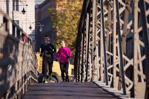 giovane coppia jogging foto